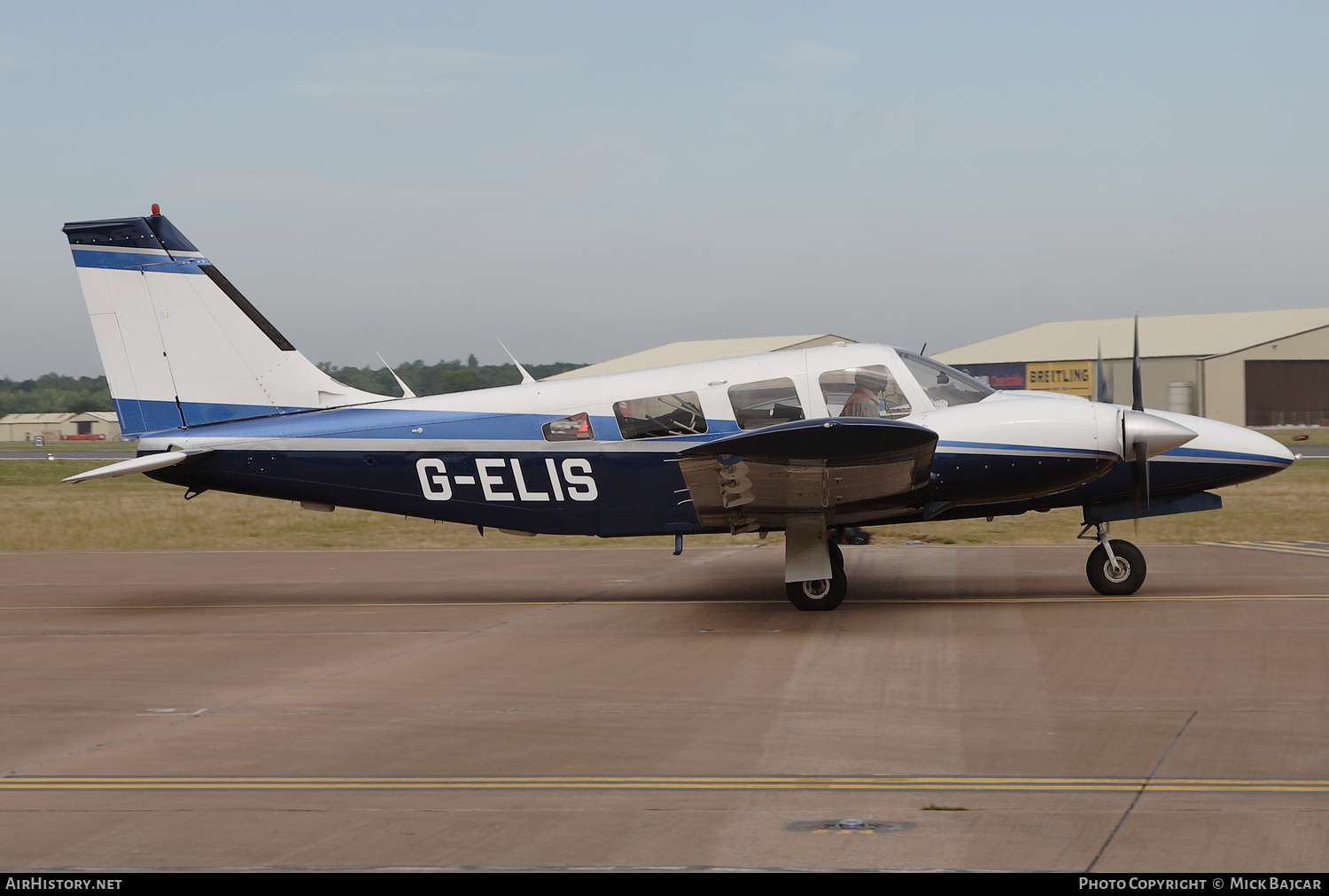 Aircraft Photo of G-ELIS | Piper PA-34-200T Seneca II | AirHistory.net #603955