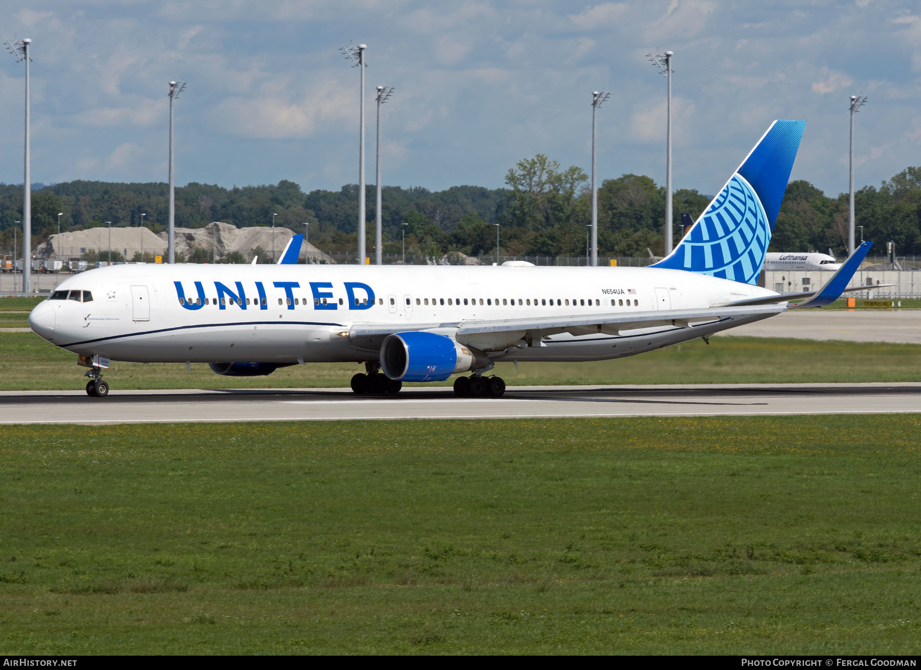 Aircraft Photo of N654UA | Boeing 767-322/ER | United Airlines | AirHistory.net #604045