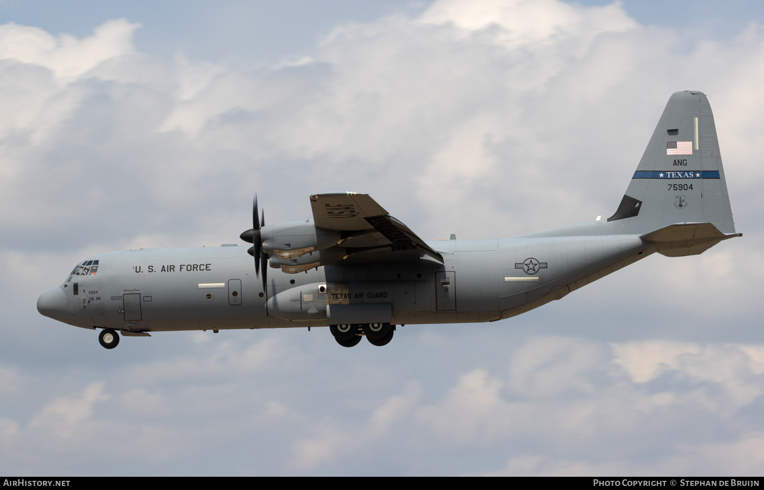 Aircraft Photo of 17-5904 / 75904 | Lockheed Martin C-130J-30 Hercules | USA - Air Force | AirHistory.net #604048