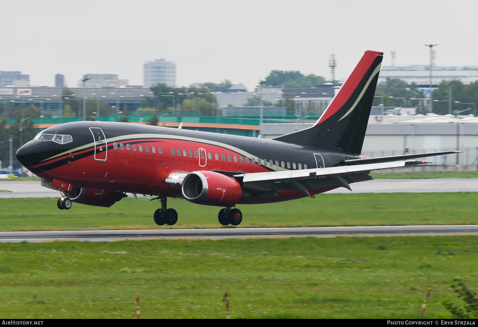 Aircraft Photo of LY-KDT | Boeing 737-522 | AirHistory.net #604074