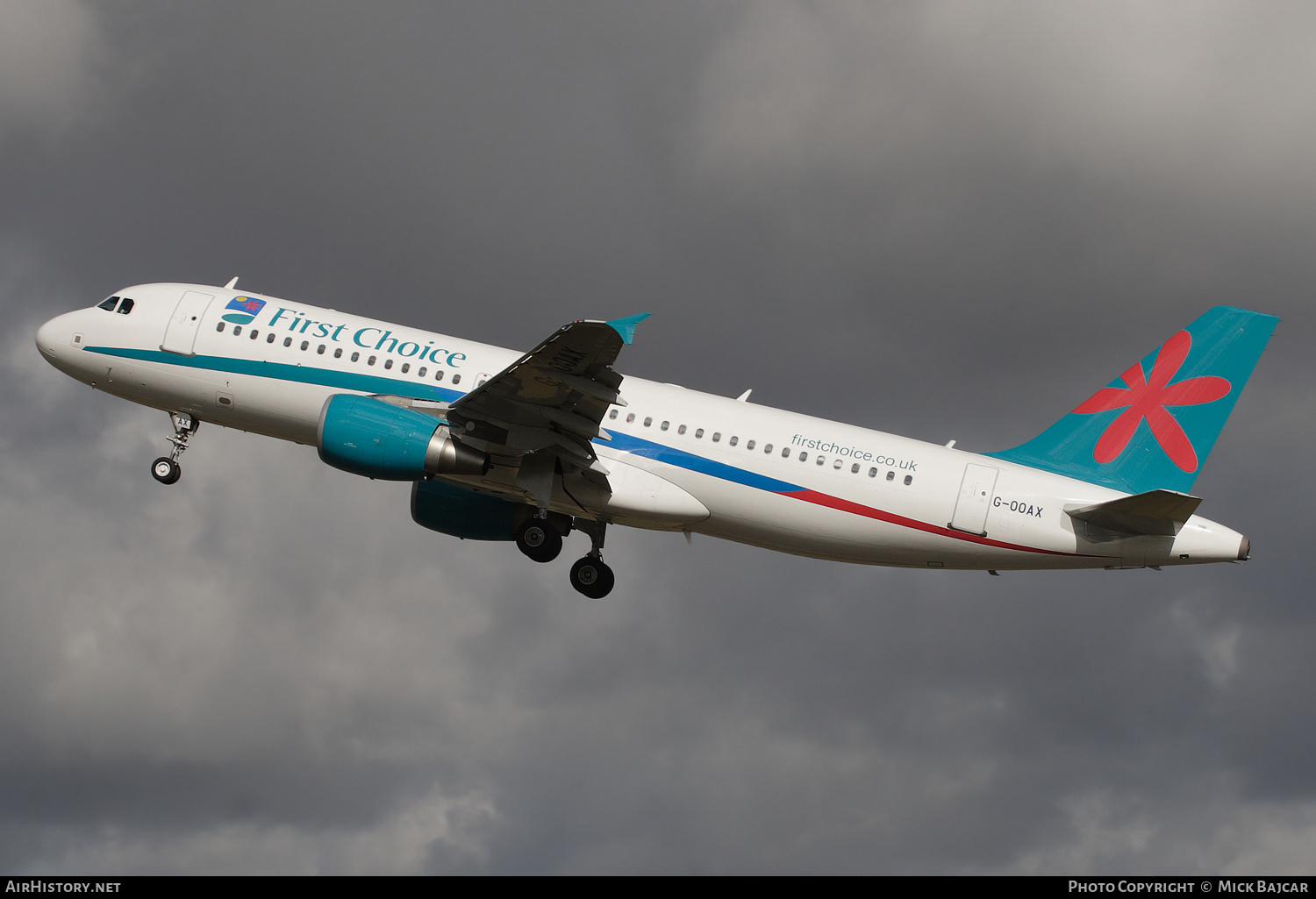 Aircraft Photo of G-OOAX | Airbus A320-214 | First Choice Airways | AirHistory.net #604092