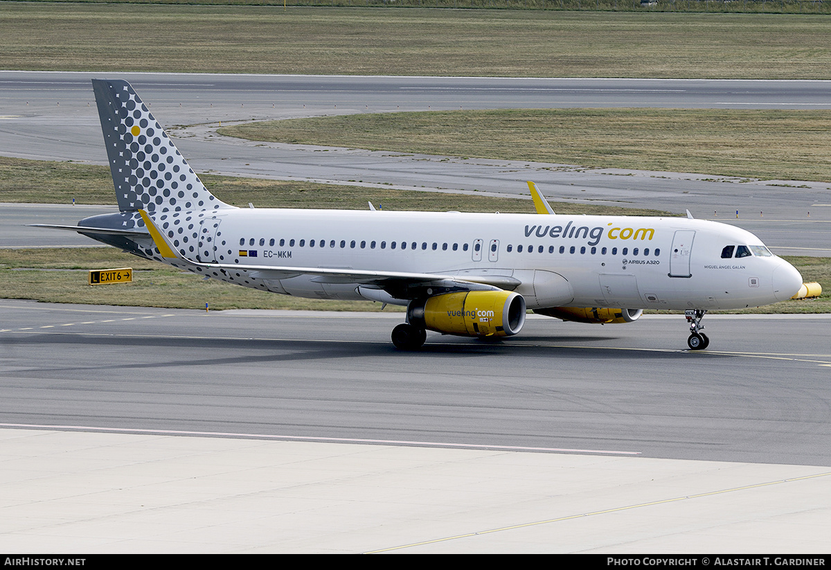 Aircraft Photo of EC-MKM | Airbus A320-232 | Vueling Airlines | AirHistory.net #604360