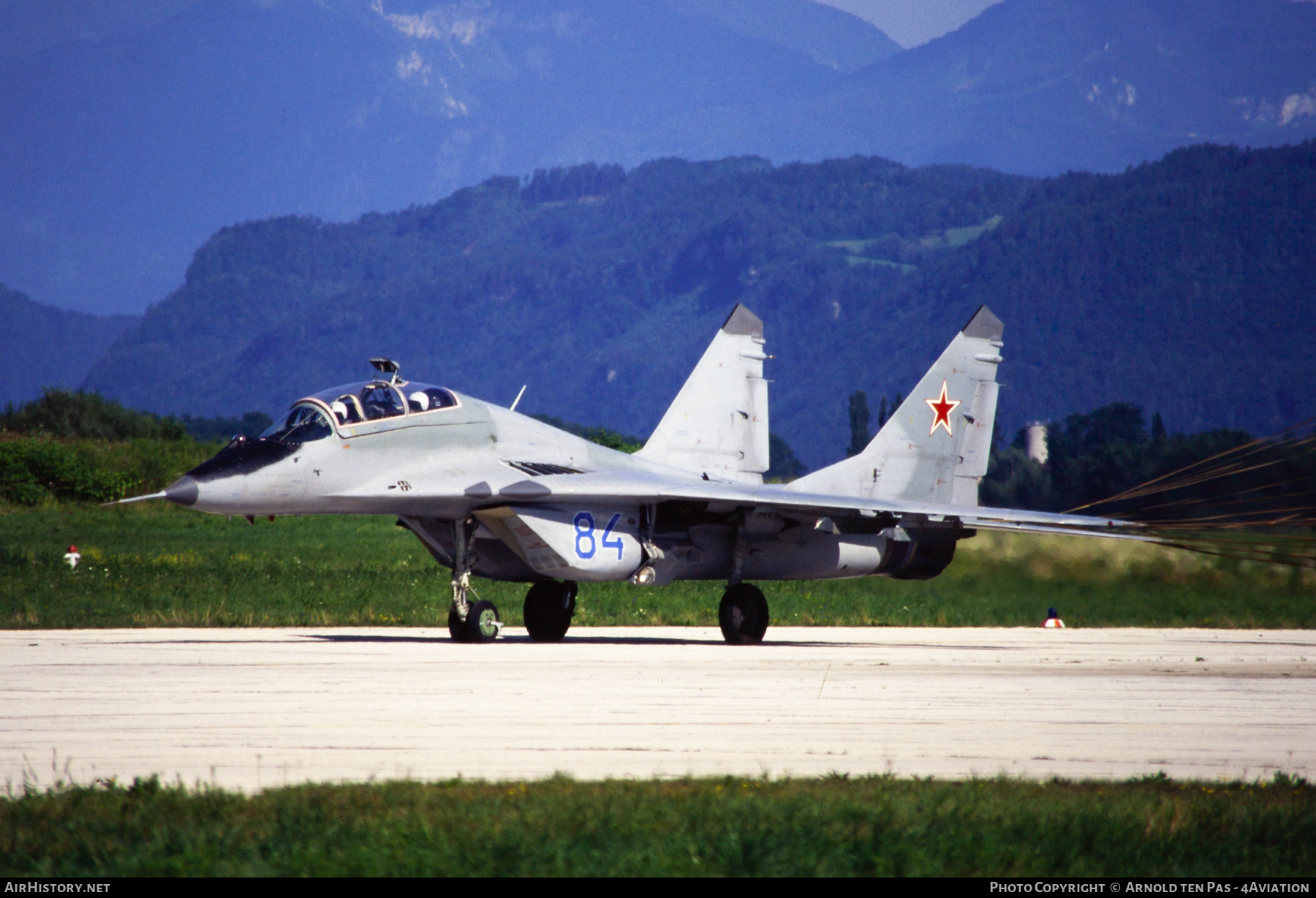 Aircraft Photo of 84 blue | Mikoyan-Gurevich MiG-29UB | Russia - Air Force | AirHistory.net #604555