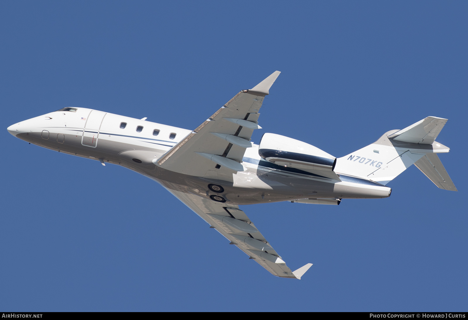 Aircraft Photo of N707KG | Bombardier Challenger 300 (BD-100-1A10) | AirHistory.net #604782