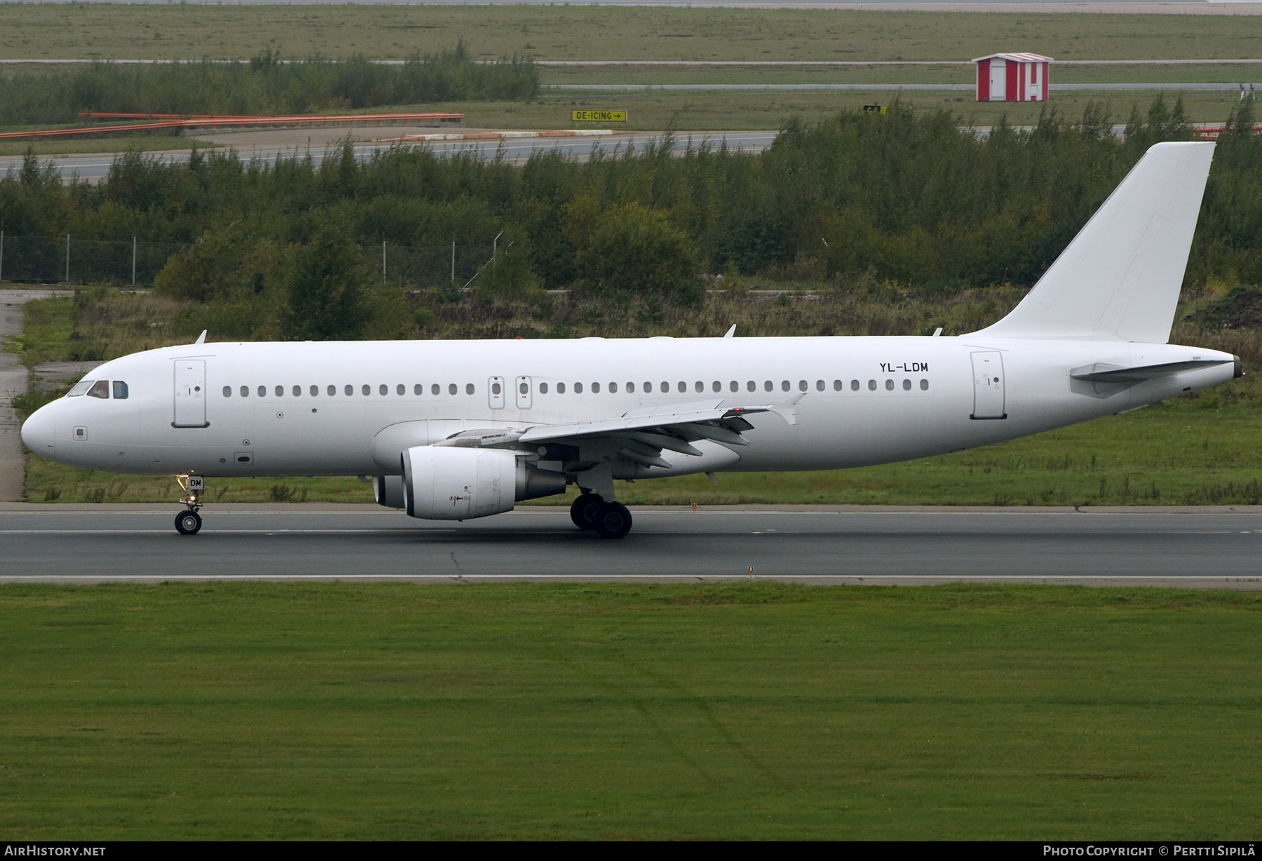 Aircraft Photo of YL-LDM | Airbus A320-214 | AirHistory.net #604873