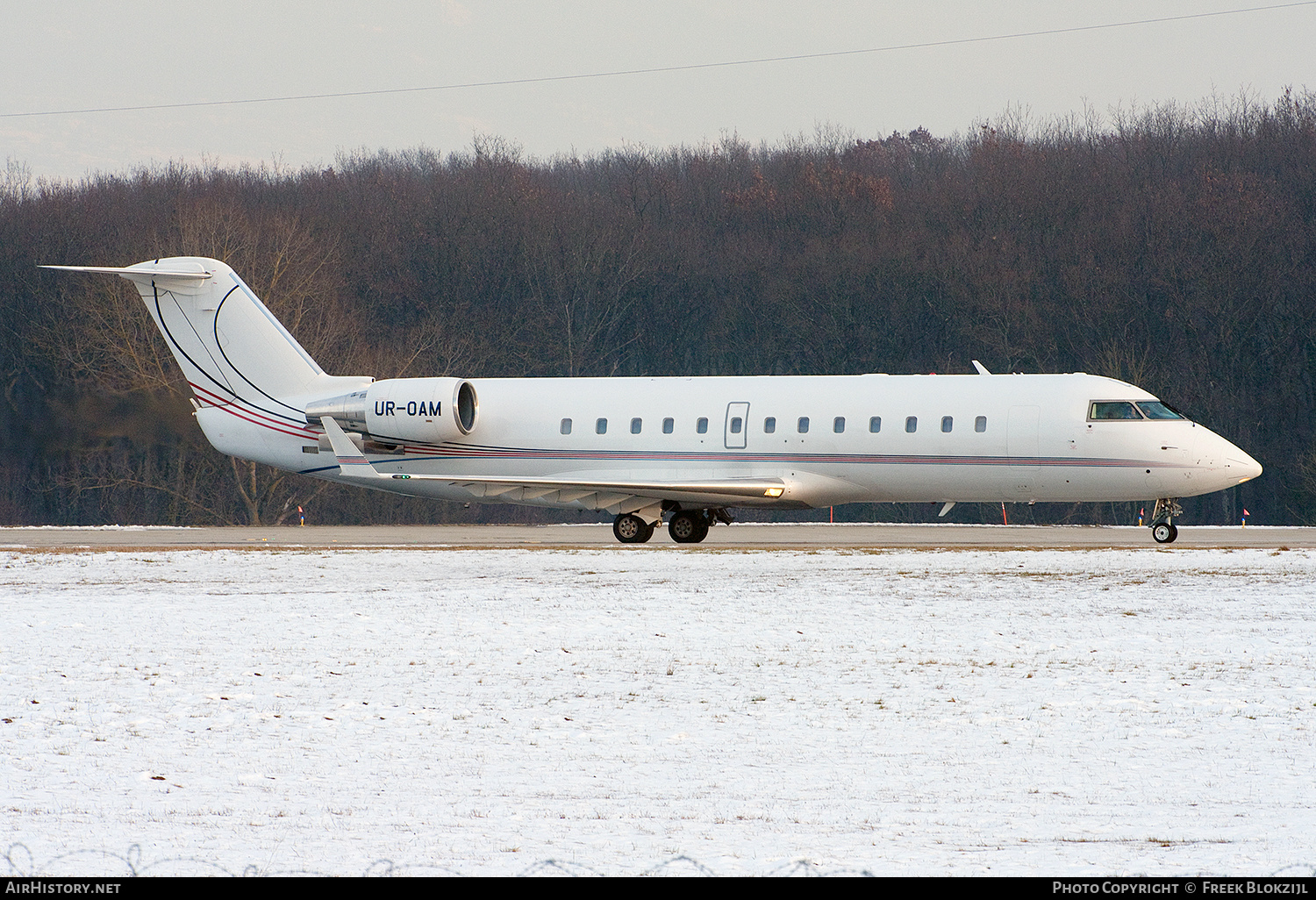 Aircraft Photo of UR-OAM | Bombardier Challenger 850 (CRJ-200SE/CL-600-2B19) | AirHistory.net #604996