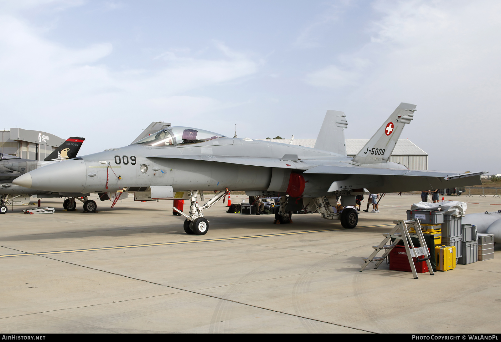 Aircraft Photo of J-5009 | McDonnell Douglas F/A-18C Hornet | Switzerland - Air Force | AirHistory.net #605041