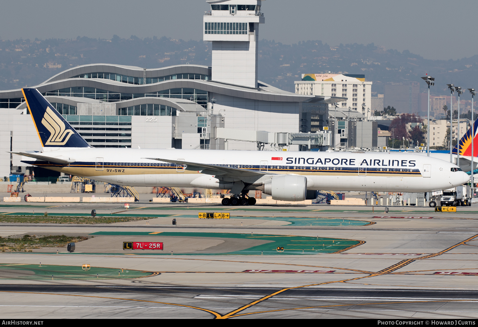 Aircraft Photo of 9V-SWZ | Boeing 777-312/ER | Singapore Airlines | AirHistory.net #605196