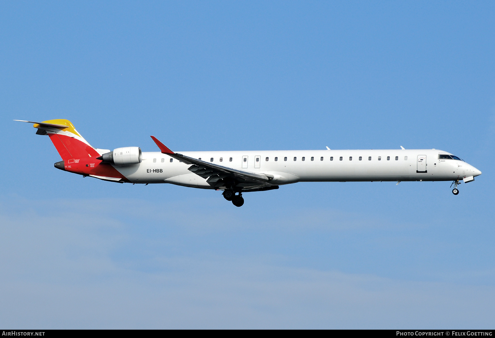 Aircraft Photo of EI-HBB | Bombardier CRJ-1000 (CL-600-2E25) | AirHistory.net #605616