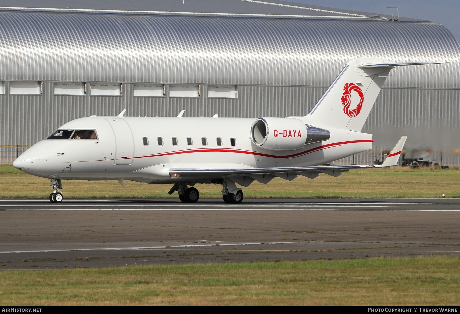 Aircraft Photo of G-DAYA | Bombardier Challenger 604 (CL-600-2B16) | AirHistory.net #605693