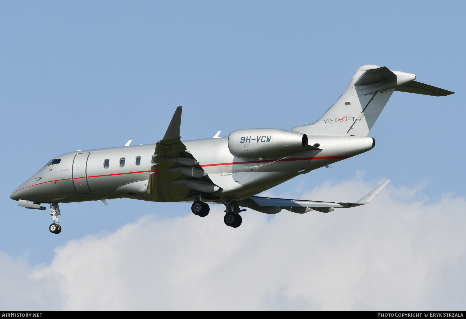 Aircraft Photo of 9H-VCW | Bombardier Challenger 350 (BD-100-1A10) | VistaJet | AirHistory.net #605813