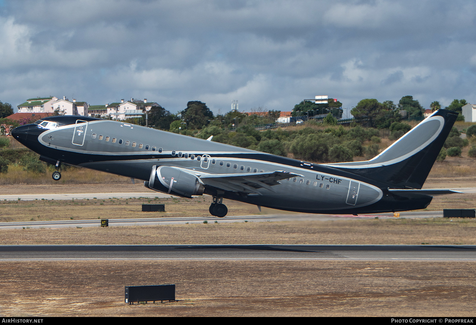 Aircraft Photo of LY-CHF | Boeing 737-31S | AirHistory.net #606209