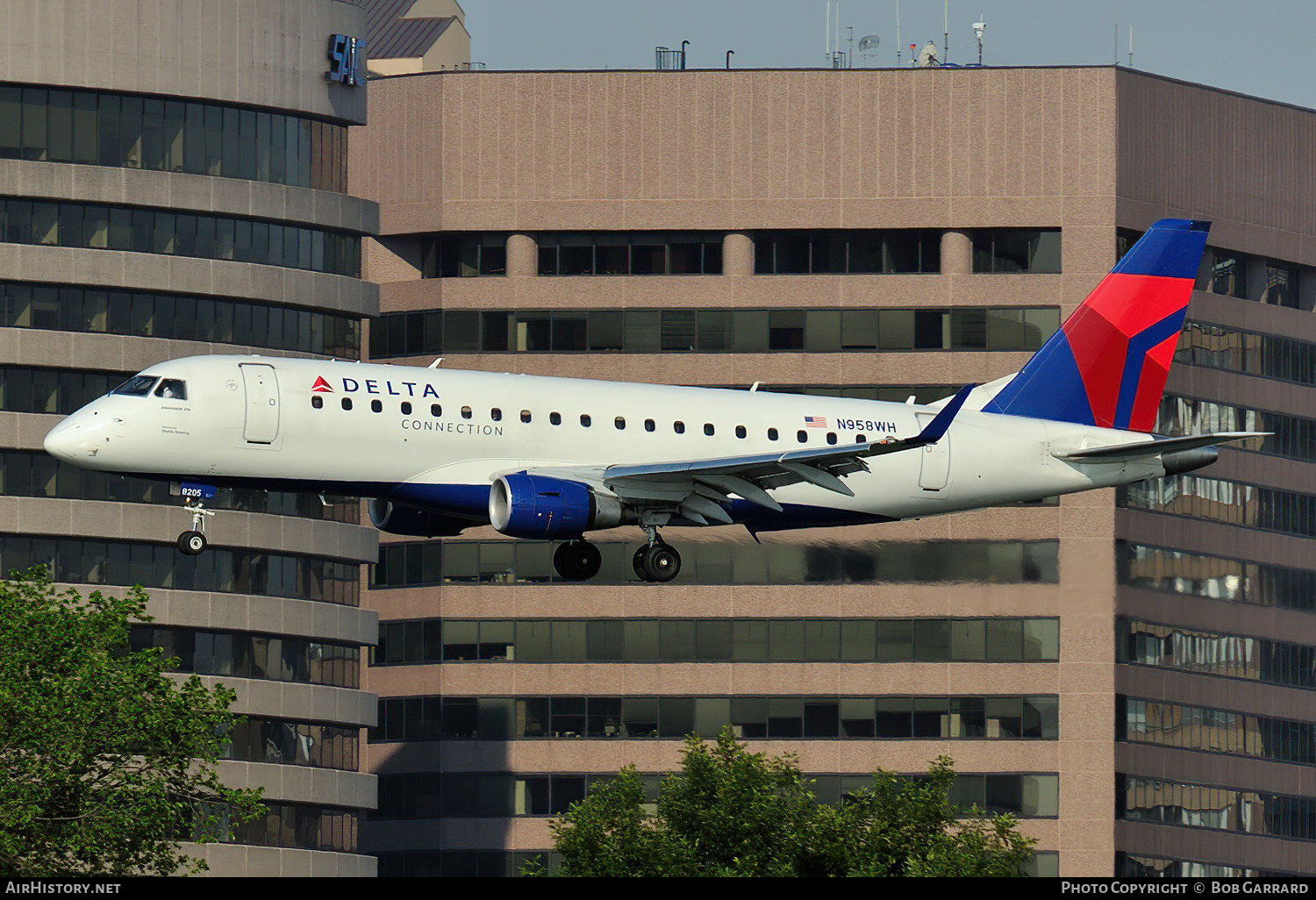 Aircraft Photo of N958WH | Embraer 175LR (ERJ-170-200LR) | Delta Connection | AirHistory.net #606503