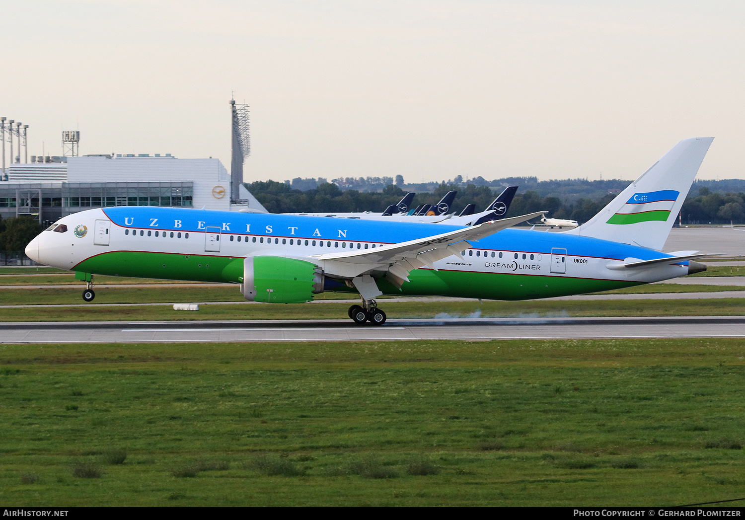 Aircraft Photo of UK001 | Boeing 787-8 Dreamliner | Uzbekistan - Government | AirHistory.net #606610