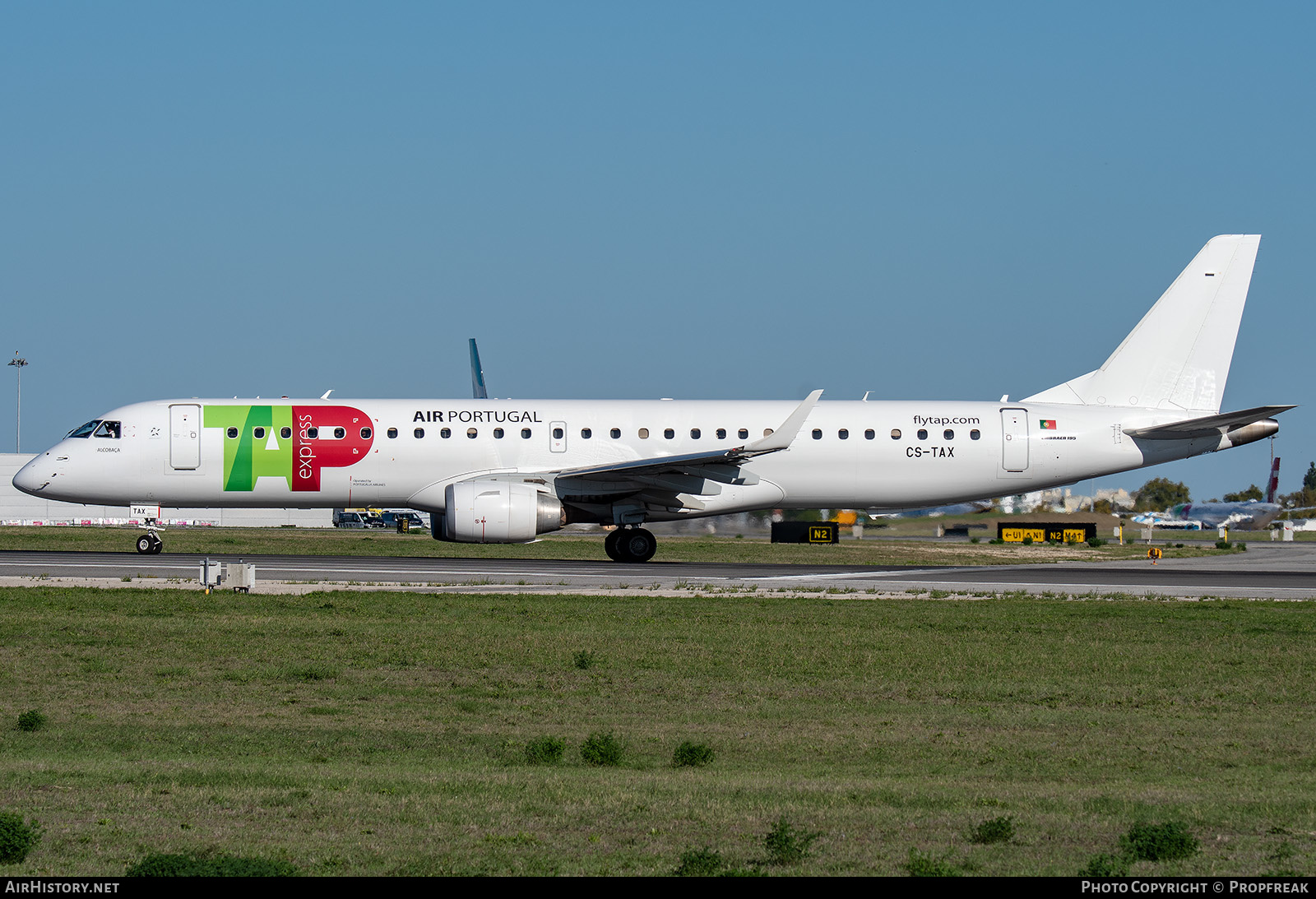 Aircraft Photo of CS-TAX | Embraer 195LR (ERJ-190-200LR) | TAP Air Portugal Express | AirHistory.net #606615