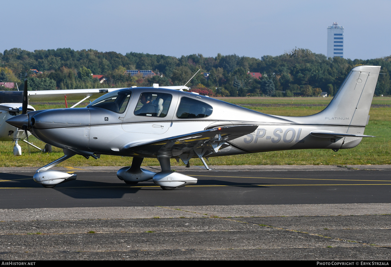 Aircraft Photo of SP-SOL | Cirrus SR-22 G6-GTS Platinum | AirHistory.net #606824