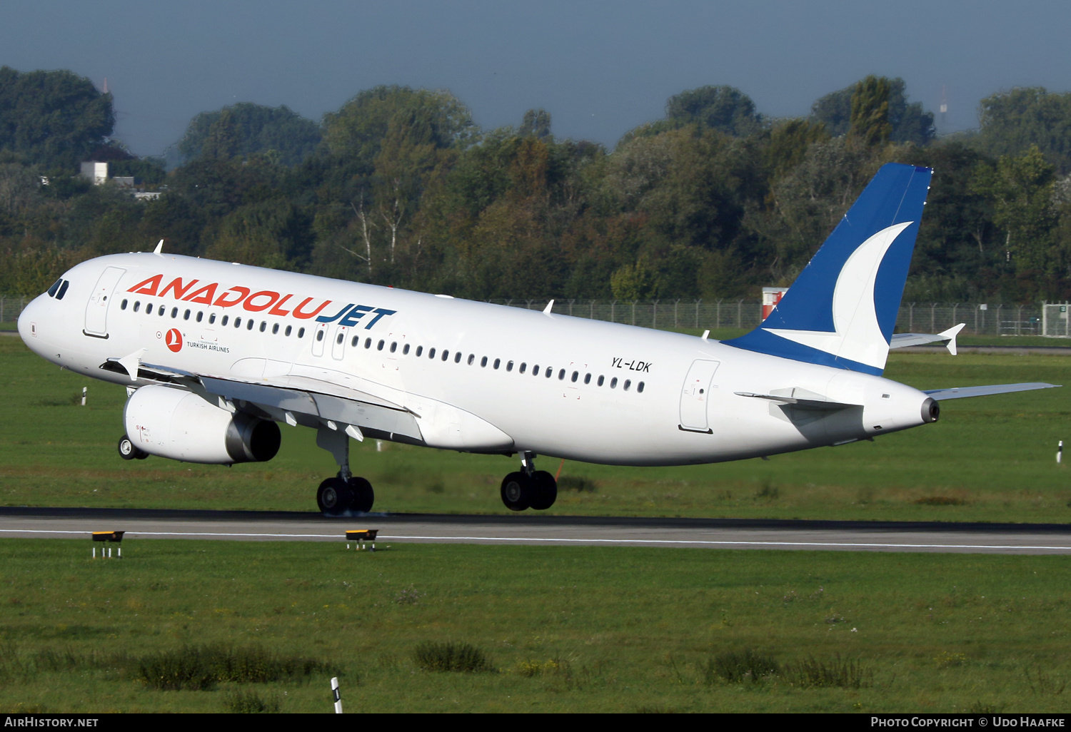 Aircraft Photo of YL-LDK | Airbus A320-232 | AnadoluJet | AirHistory.net #606879