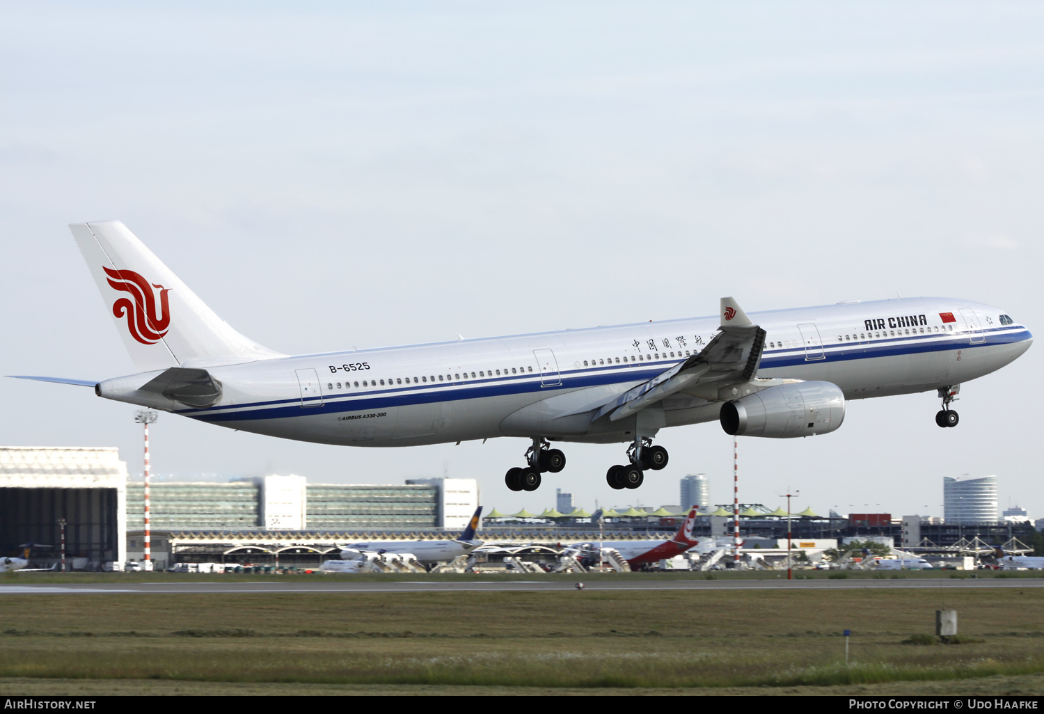 Aircraft Photo of B-6525 | Airbus A330-343 | Air China | AirHistory.net #607168