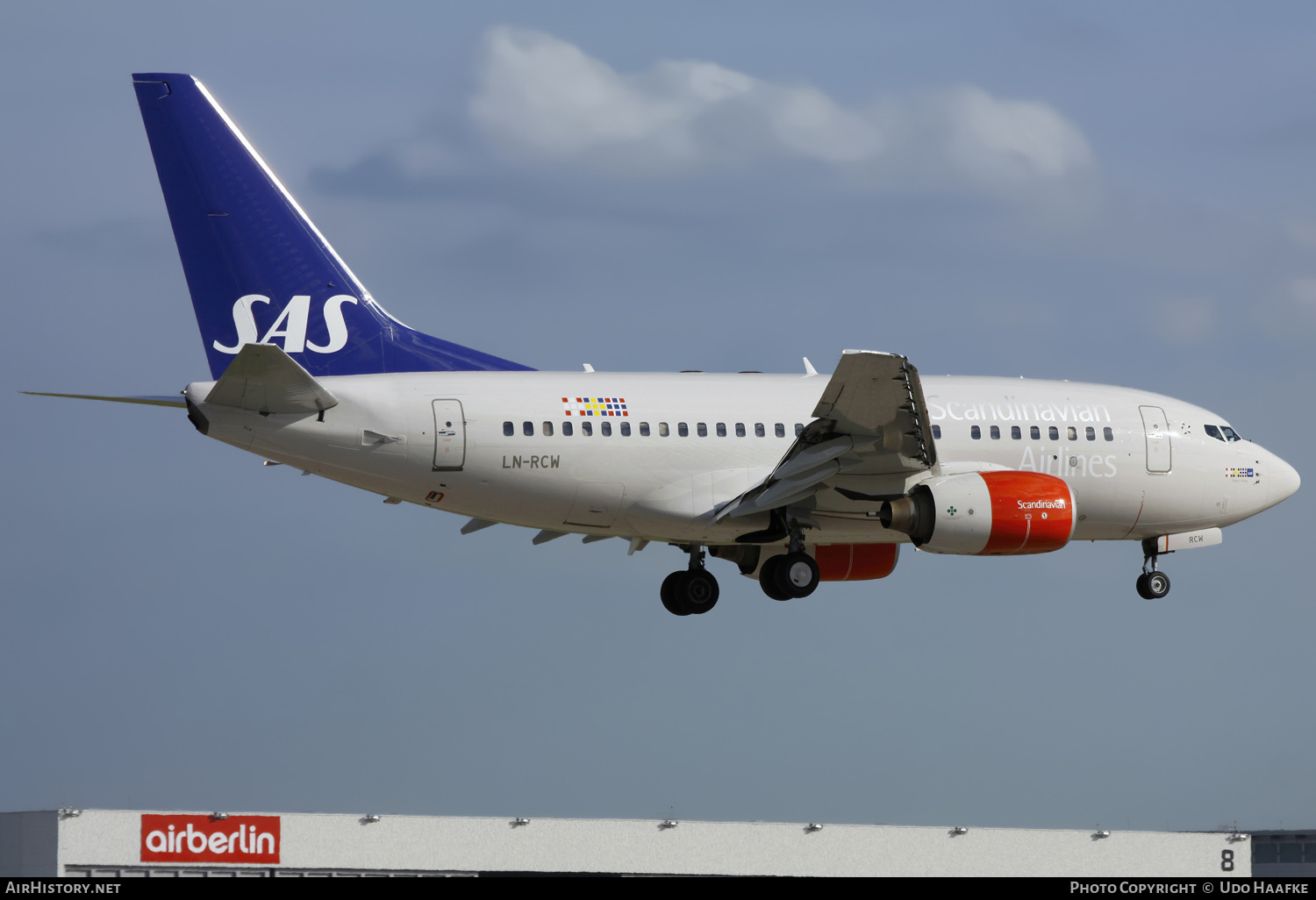 Aircraft Photo of LN-RCW | Boeing 737-683 | Scandinavian Airlines - SAS | AirHistory.net #607434