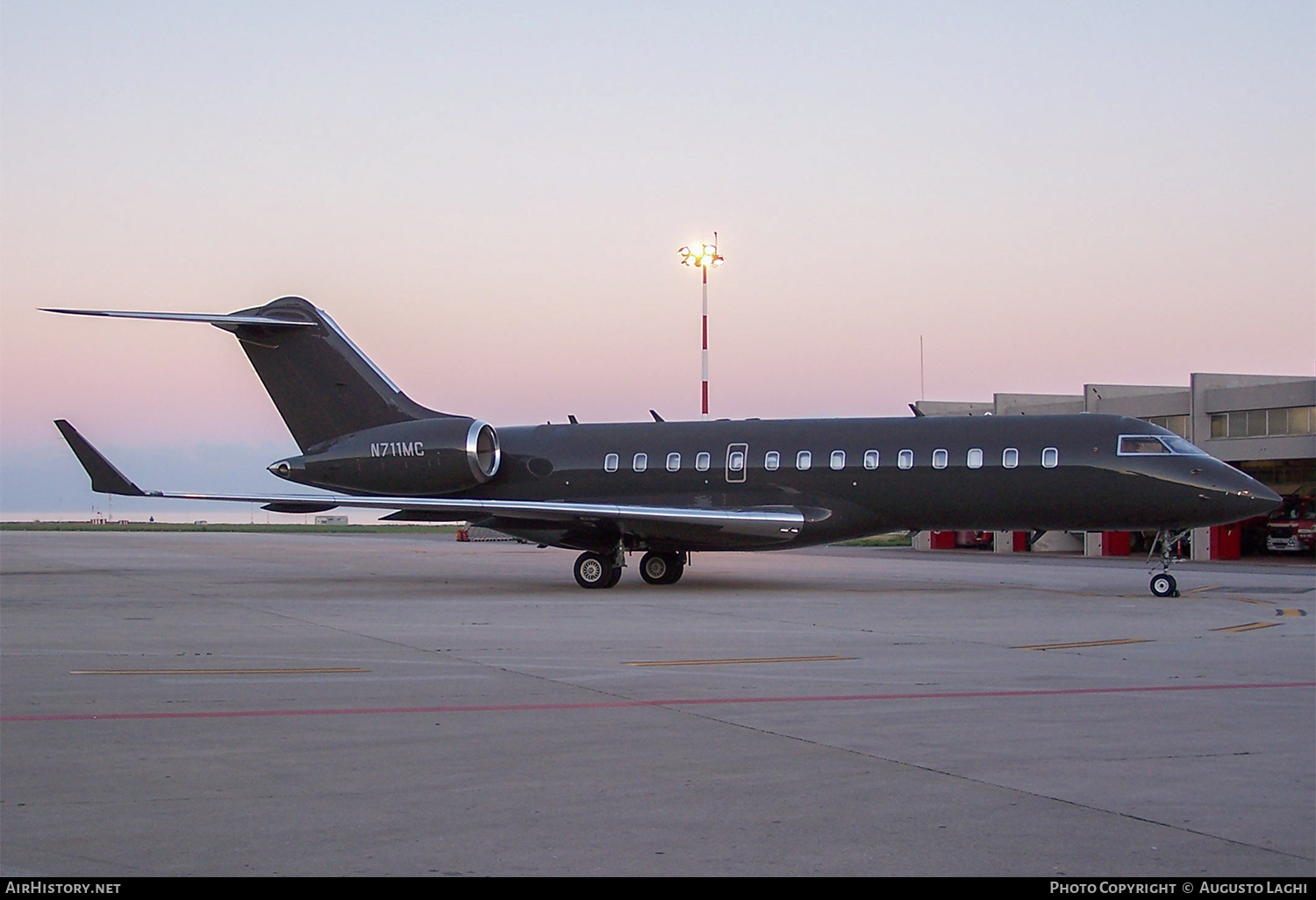 Aircraft Photo of N711MC | Bombardier Global Express (BD-700-1A10) | AirHistory.net #607575