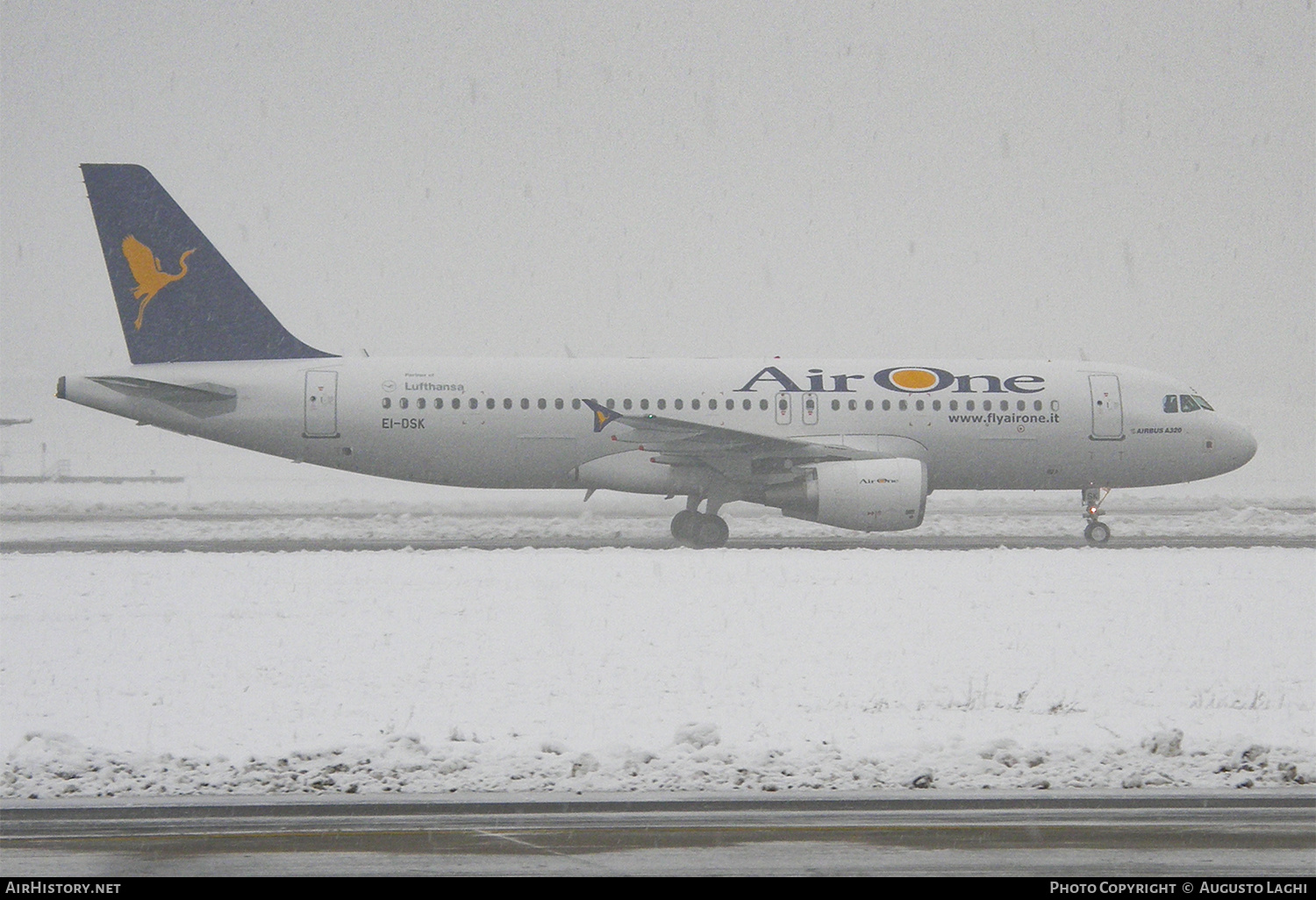 Aircraft Photo of EI-DSK | Airbus A320-216 | Air One | AirHistory.net #607716