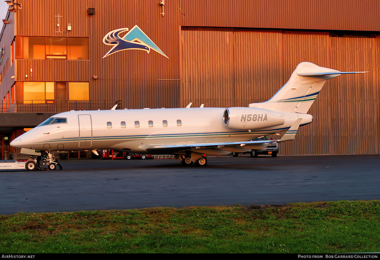 Aircraft Photo of N58HA | Bombardier Challenger 300 (BD-100-1A10) | AirHistory.net #607752