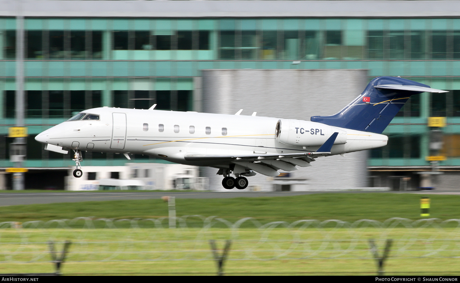 Aircraft Photo of TC-SPL | Bombardier Challenger 300 (BD-100-1A10) | AirHistory.net #607891
