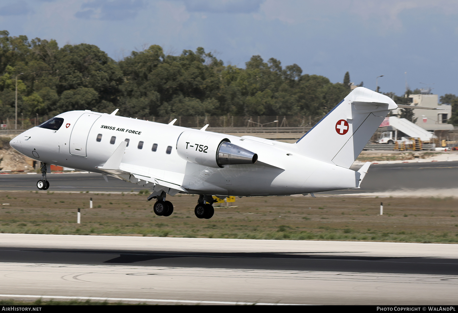 Aircraft Photo of T-752 | Bombardier Challenger 604 (CL-600-2B16) | Switzerland - Air Force | AirHistory.net #608016