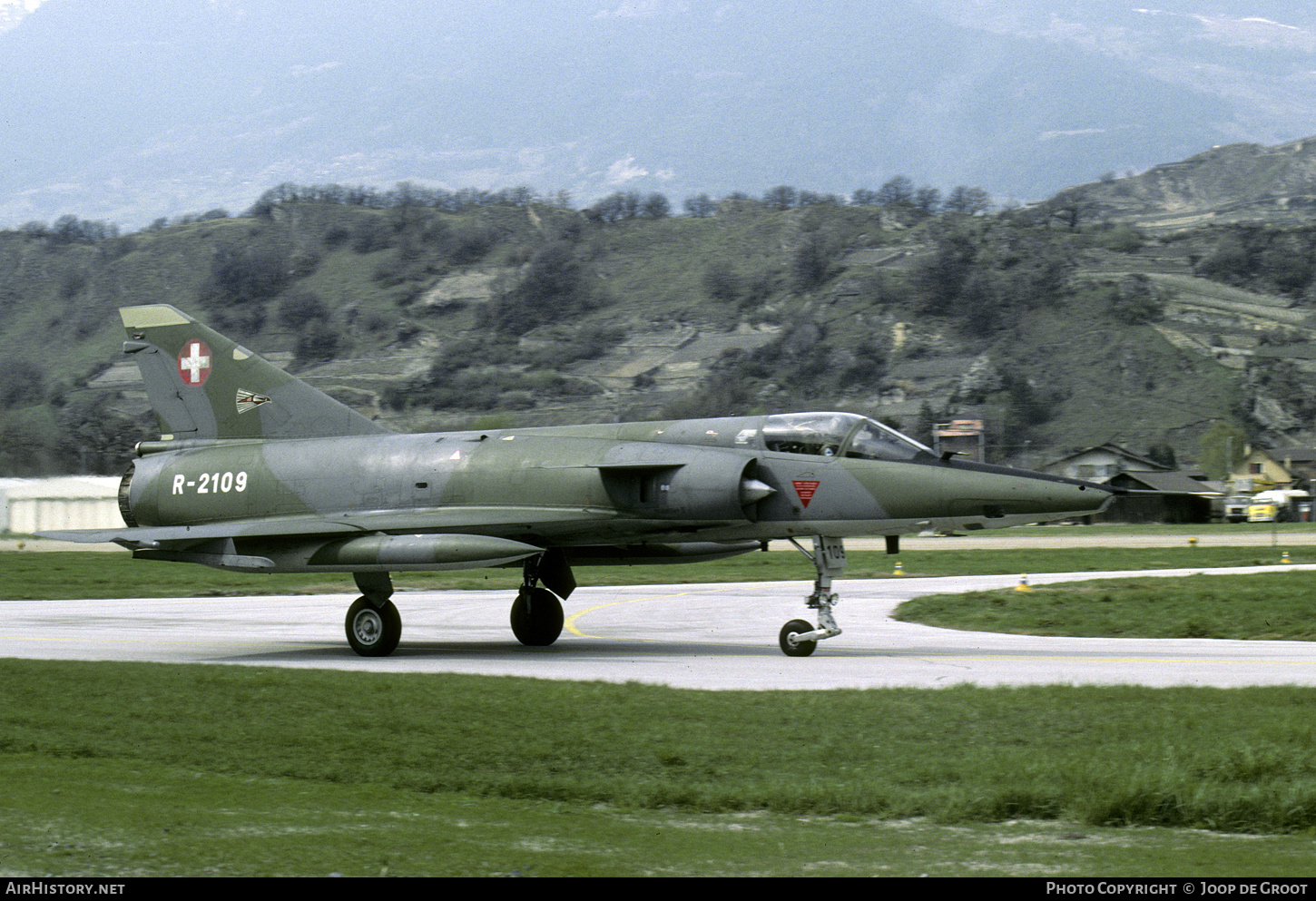 Aircraft Photo of R-2109 | Dassault Mirage IIIRS | Switzerland - Air Force | AirHistory.net #608041