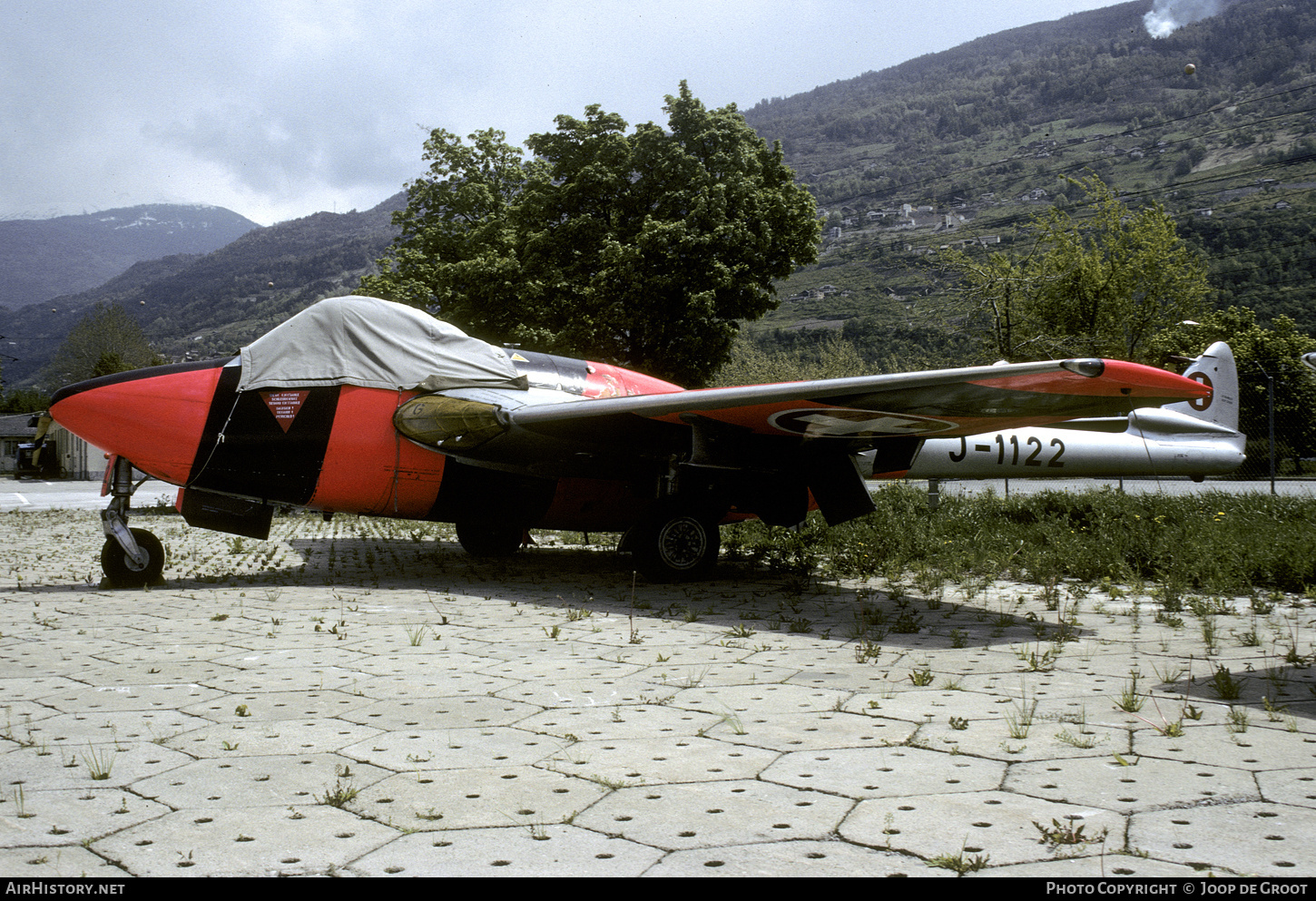 Aircraft Photo of J-1122 | De Havilland D.H. 100 Vampire FB6 | Switzerland - Air Force | AirHistory.net #608043