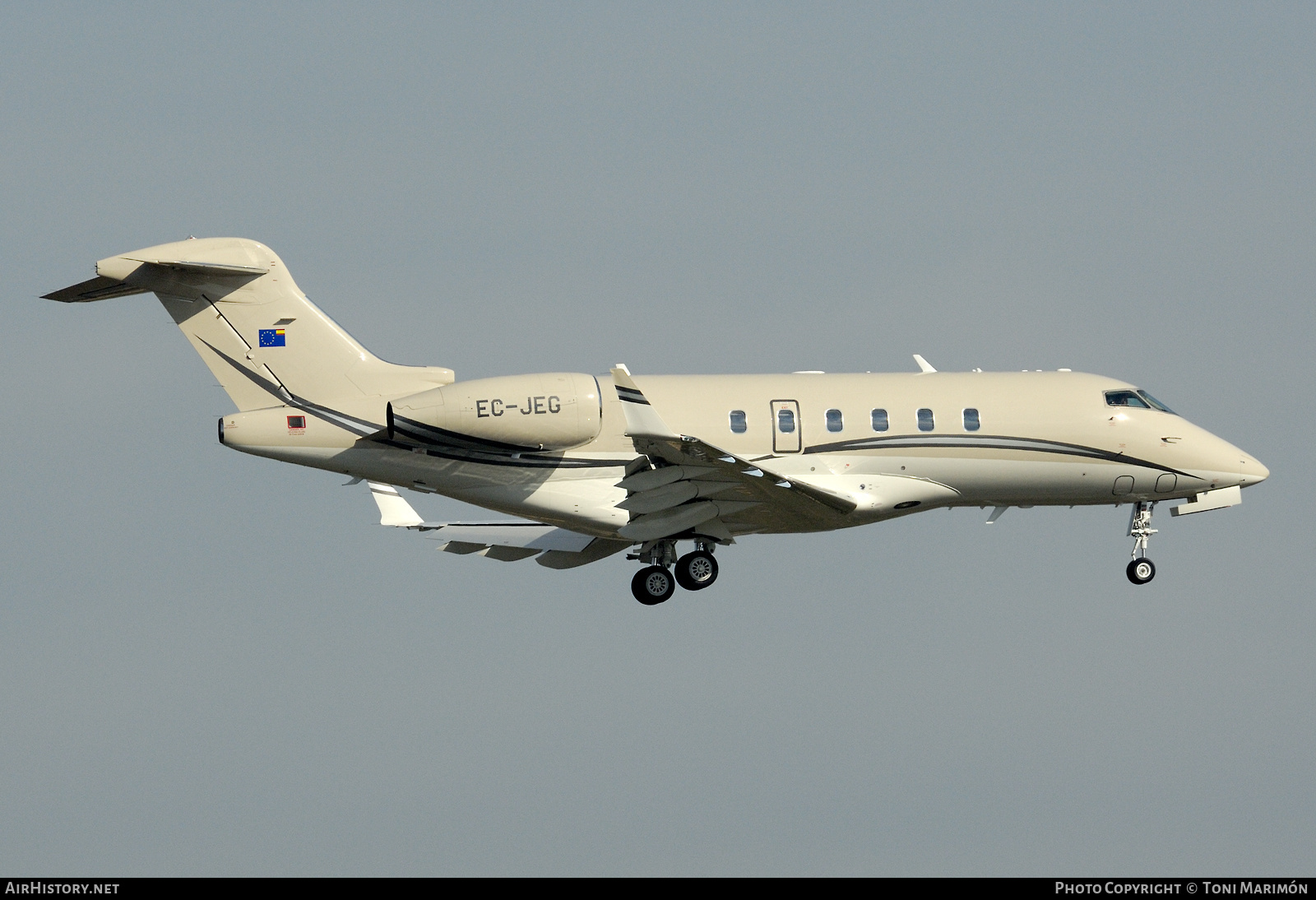 Aircraft Photo of EC-JEG | Bombardier Challenger 300 (BD-100-1A10) | AirHistory.net #608501