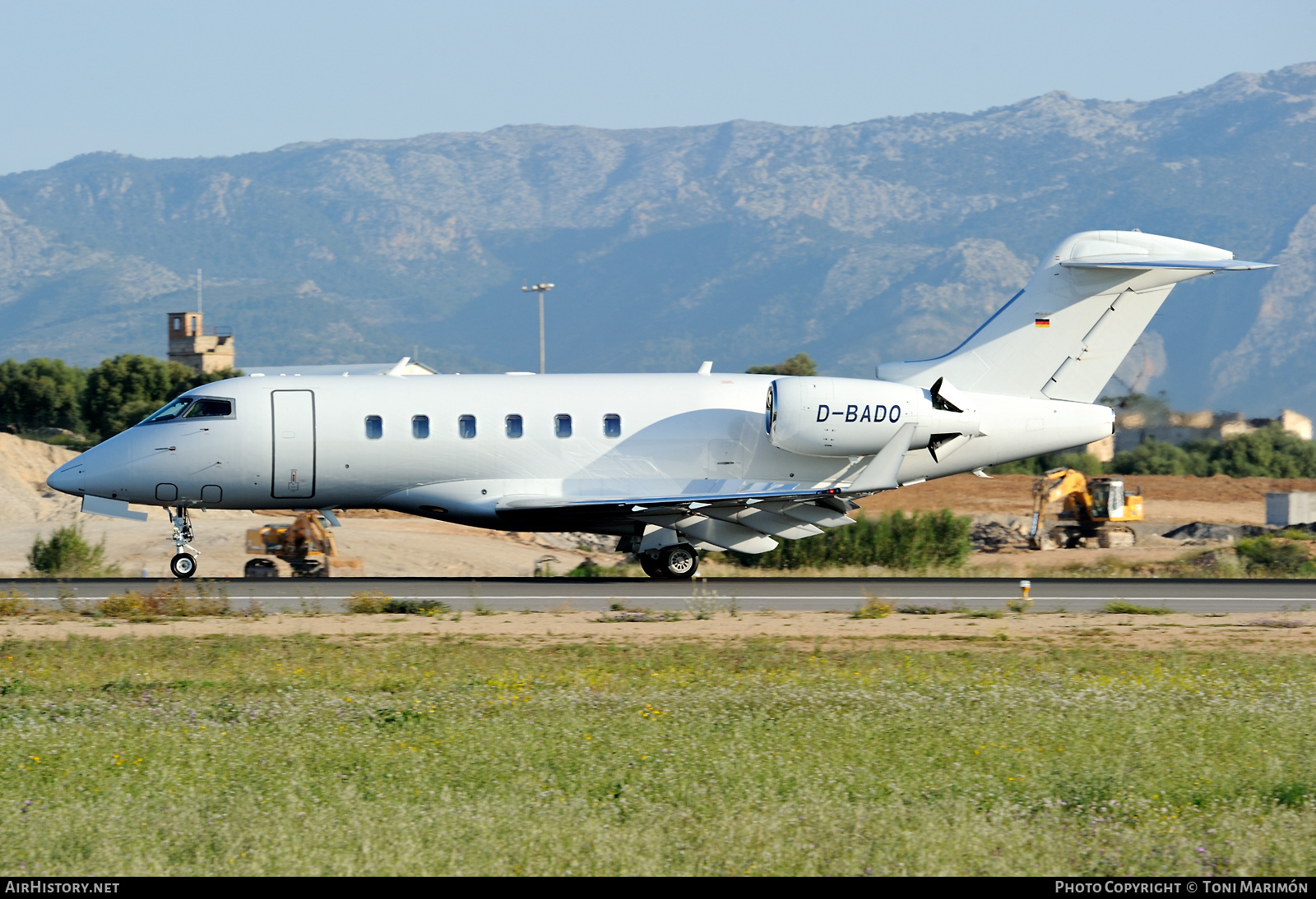 Aircraft Photo of D-BADO | Bombardier Challenger 300 (BD-100-1A10) | AirHistory.net #608541