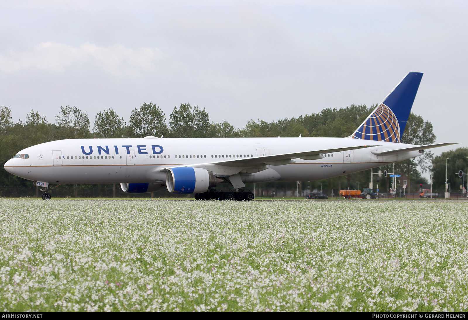Aircraft Photo of N224UA | Boeing 777-222/ER | United Airlines | AirHistory.net #608594