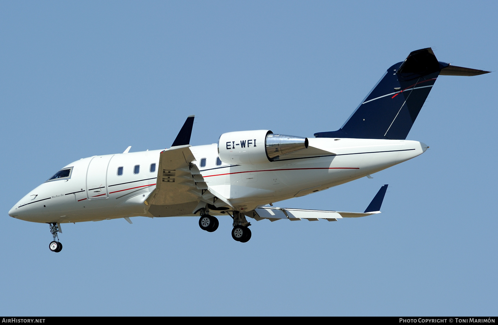 Aircraft Photo of EI-WFI | Bombardier Challenger 605 (CL-600-2B16) | AirHistory.net #608713