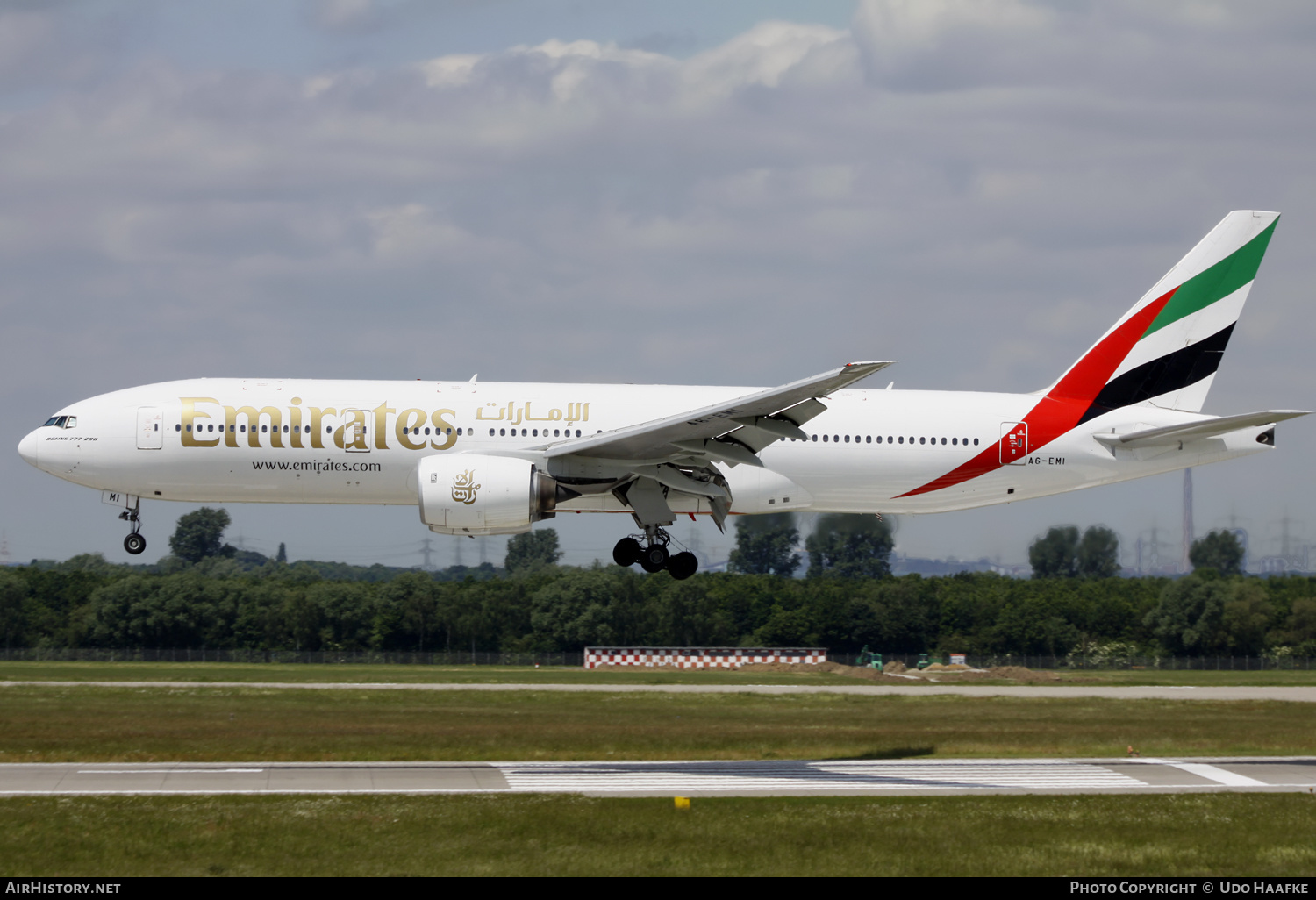 Aircraft Photo of A6-EMI | Boeing 777-21H/ER | Emirates | AirHistory.net #609274