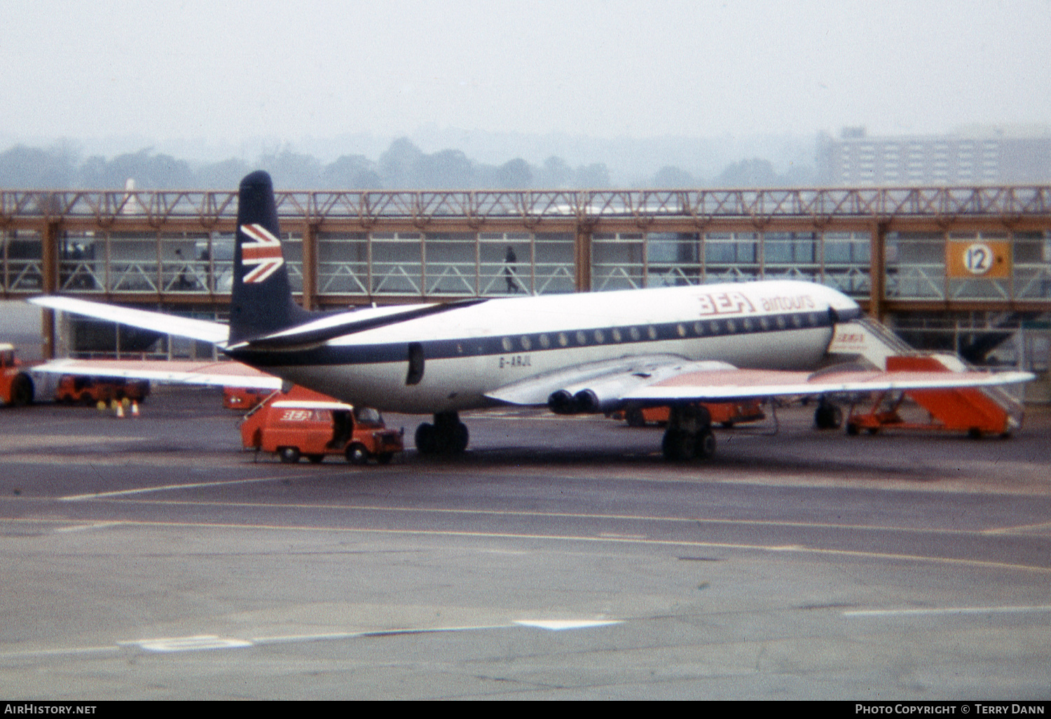 Aircraft Photo of G-ARJL | De Havilland D.H. 106 Comet 4B | BEA Airtours - British European Airways | AirHistory.net #609276