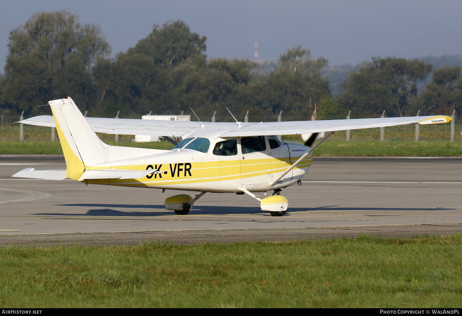 Aircraft Photo of OK-VFR | Cessna 172N Skyhawk | Aeroklub Praha Letnany | AirHistory.net #609339