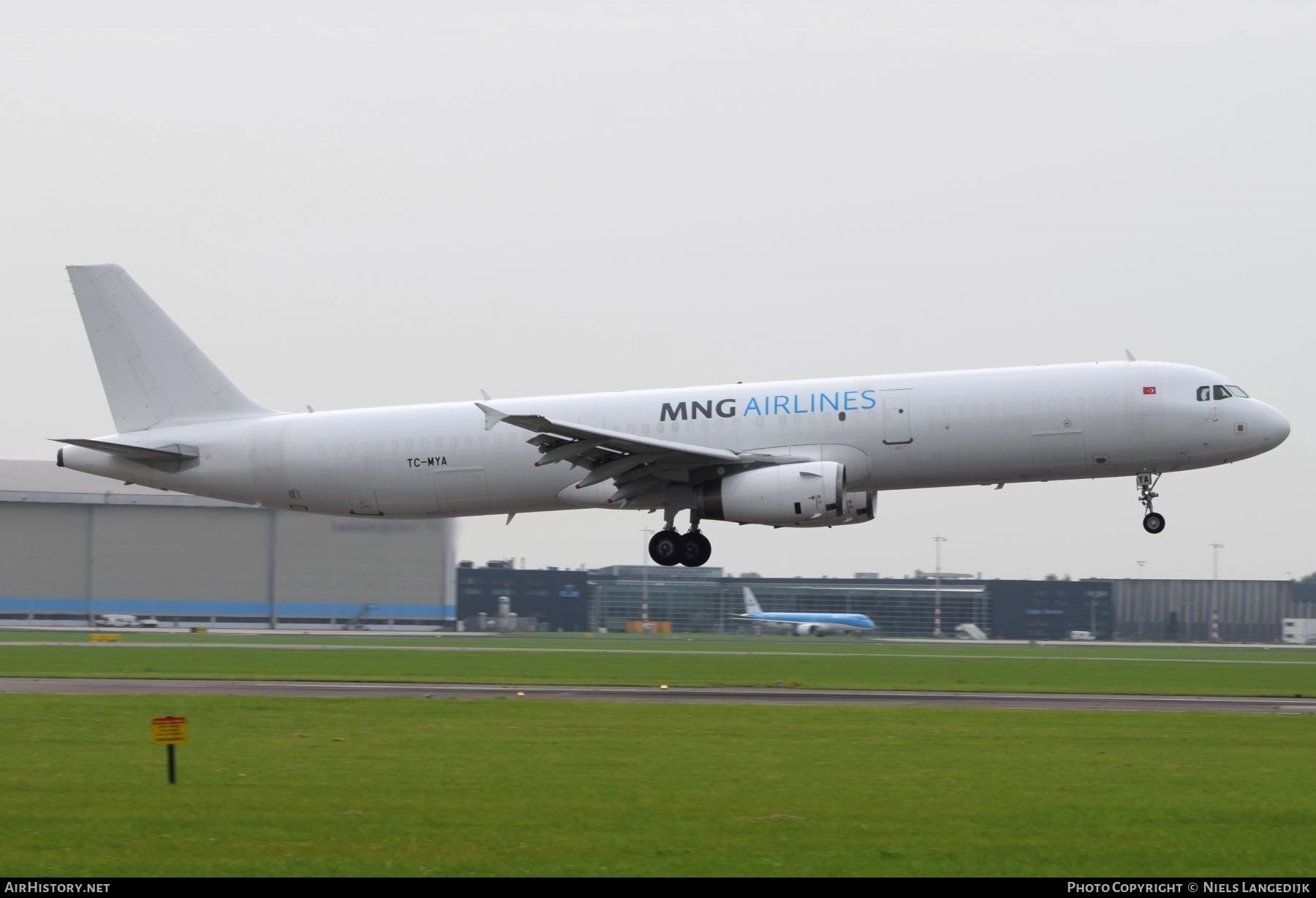 Aircraft Photo of TC-MYA | Airbus A321-231(PCF) | MNG Airlines | AirHistory.net #609415