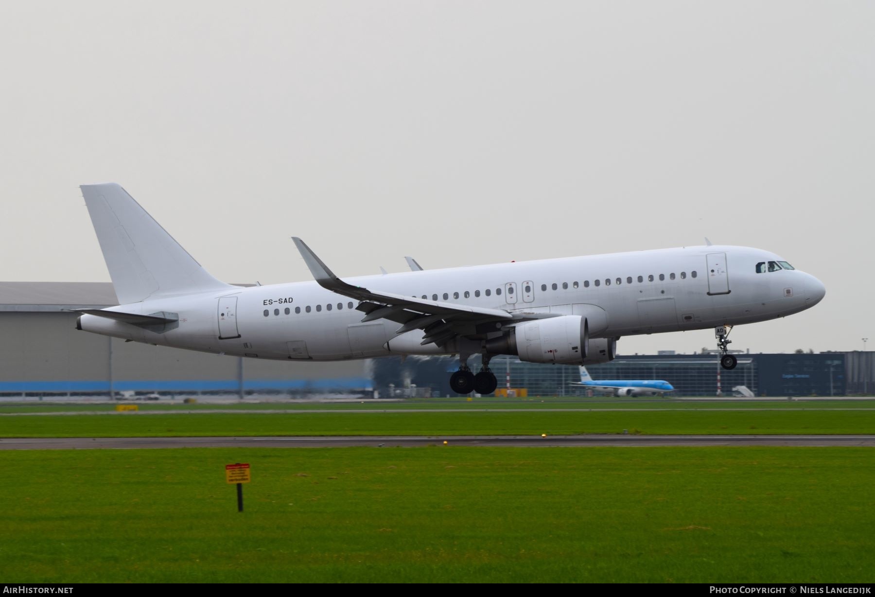 Aircraft Photo of ES-SAD | Airbus A320-214 | AirHistory.net #609654