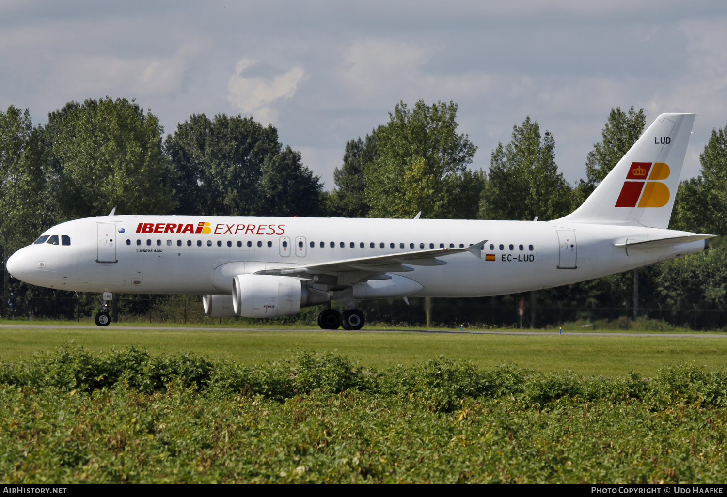 Aircraft Photo of EC-LUD | Airbus A320-214 | Iberia Express | AirHistory.net #609731