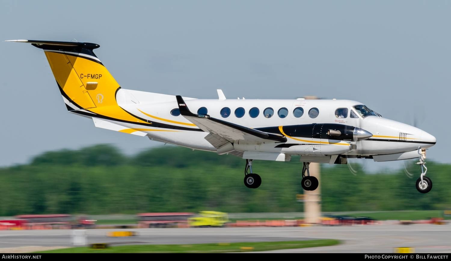 Aircraft Photo of C-FMGP | Hawker Beechcraft 350i King Air (B300) | AirHistory.net #609933