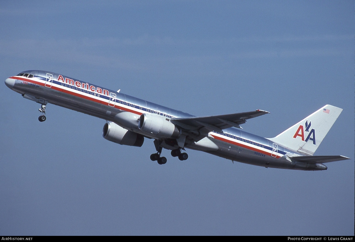 Aircraft Photo of N692AA | Boeing 757-223 | American Airlines | AirHistory.net #610421