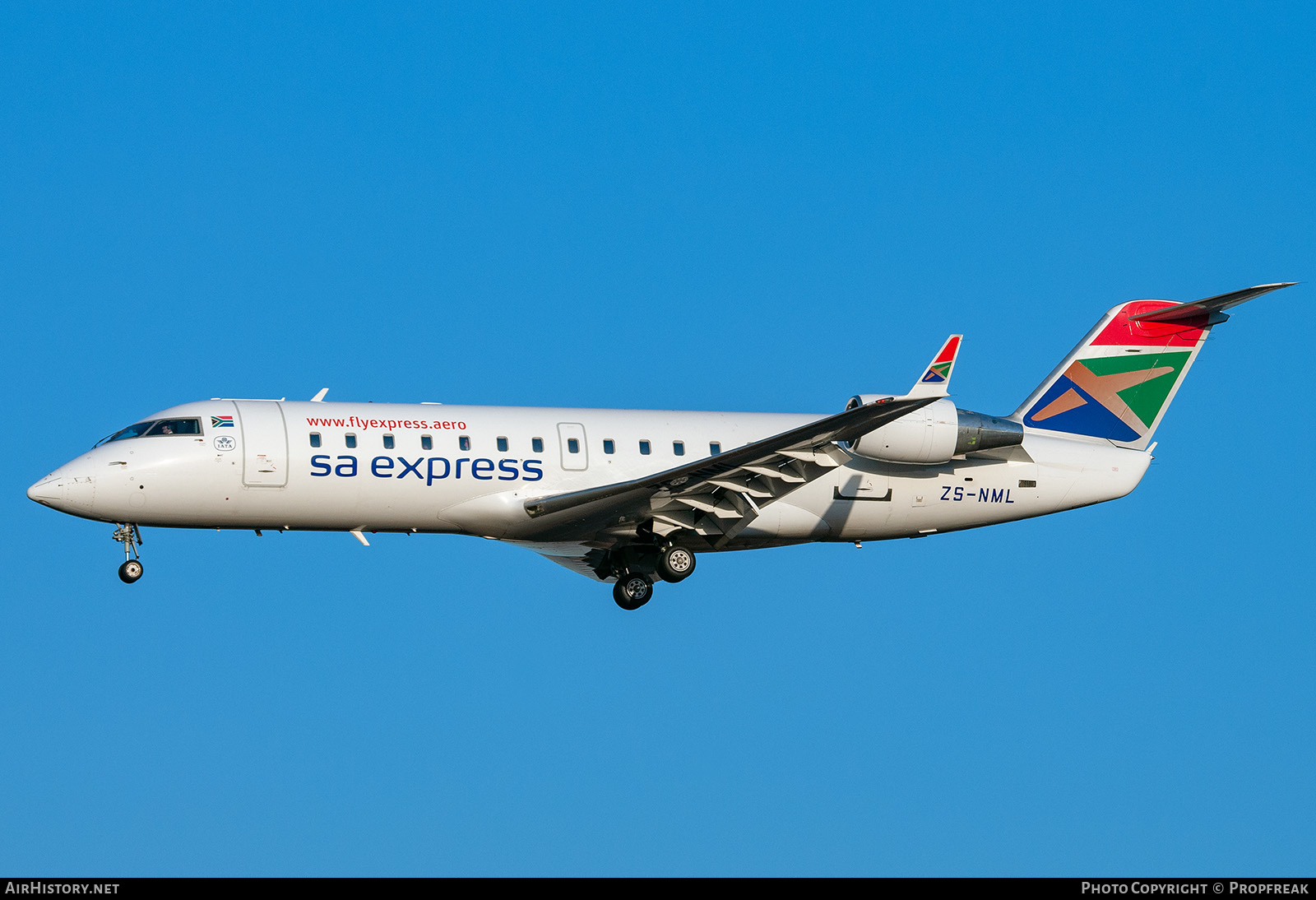 Aircraft Photo of ZS-NML | Bombardier CRJ-200ER (CL-600-2B19) | South African Express Airways - SA Express | AirHistory.net #610497