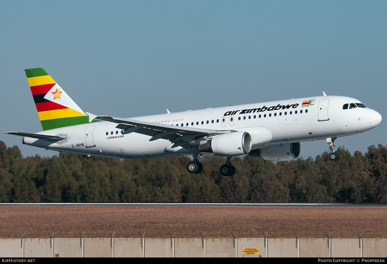Aircraft Photo of Z-WPM | Airbus A320-214 | Air Zimbabwe | AirHistory.net #610535