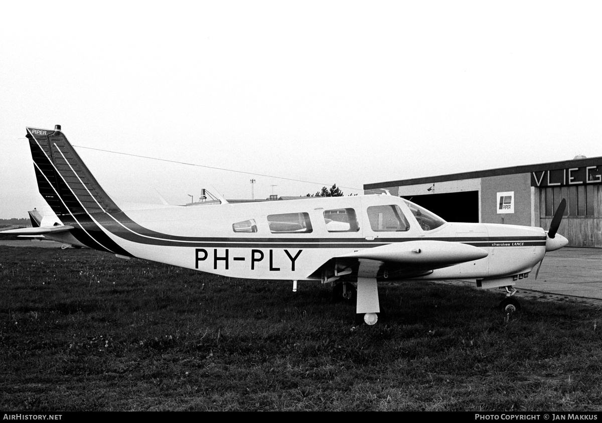 Aircraft Photo of PH-PLY | Piper PA-32R-300 Cherokee Lance | AirHistory.net #610730
