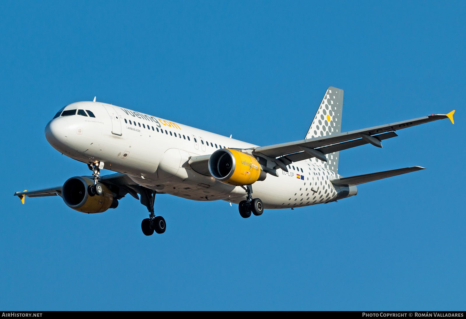 Aircraft Photo of EC-LOP | Airbus A320-214 | Vueling Airlines | AirHistory.net #610937
