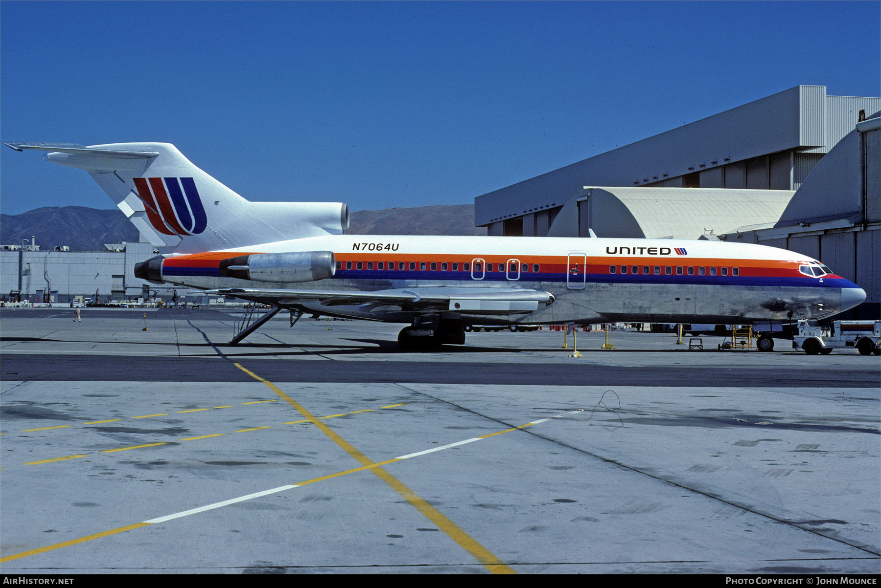 Aircraft Photo of N7064U | Boeing 727-22 | United Airlines | AirHistory.net #610944