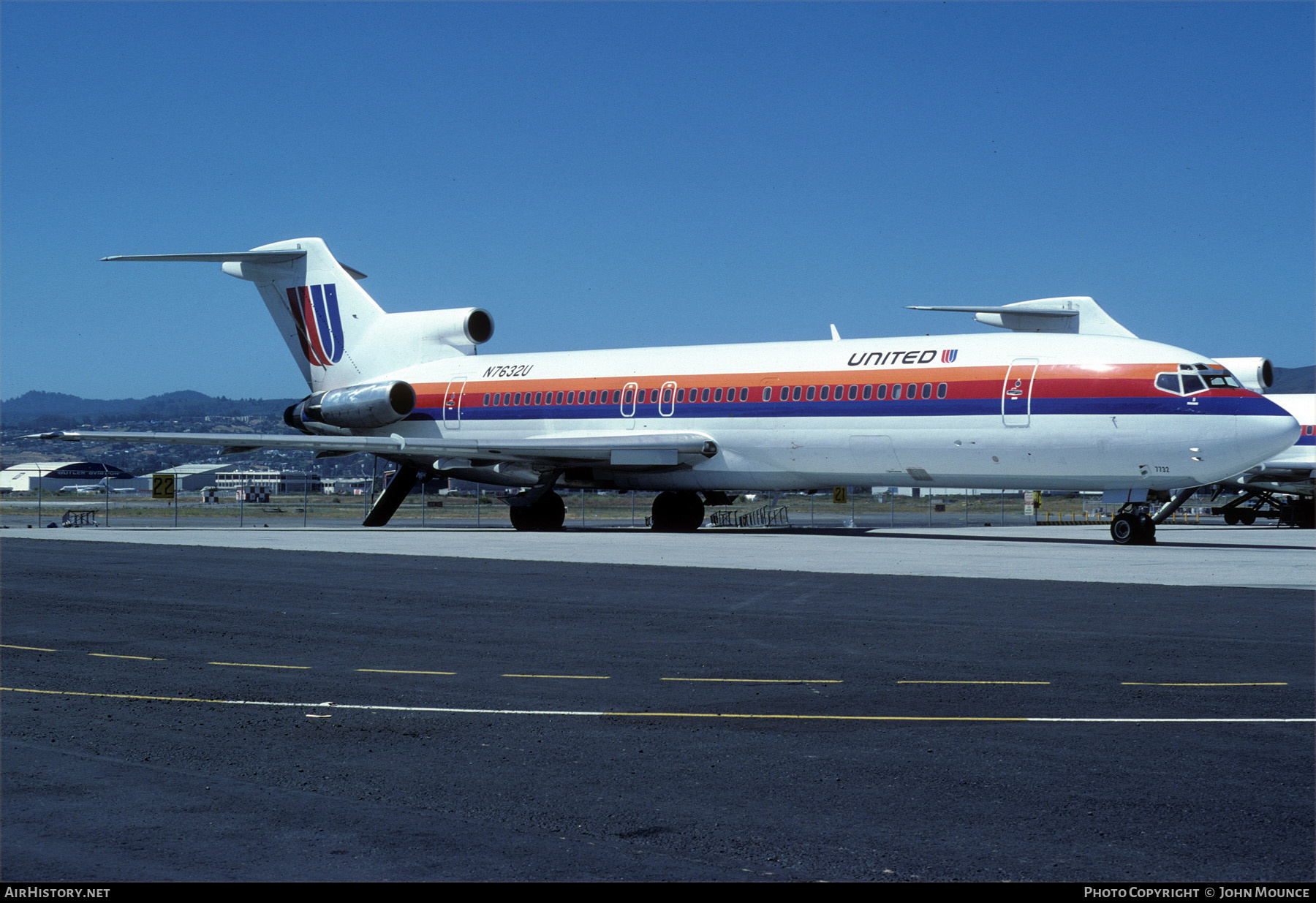 Aircraft Photo of N7632U | Boeing 727-222 | United Airlines | AirHistory.net #610950