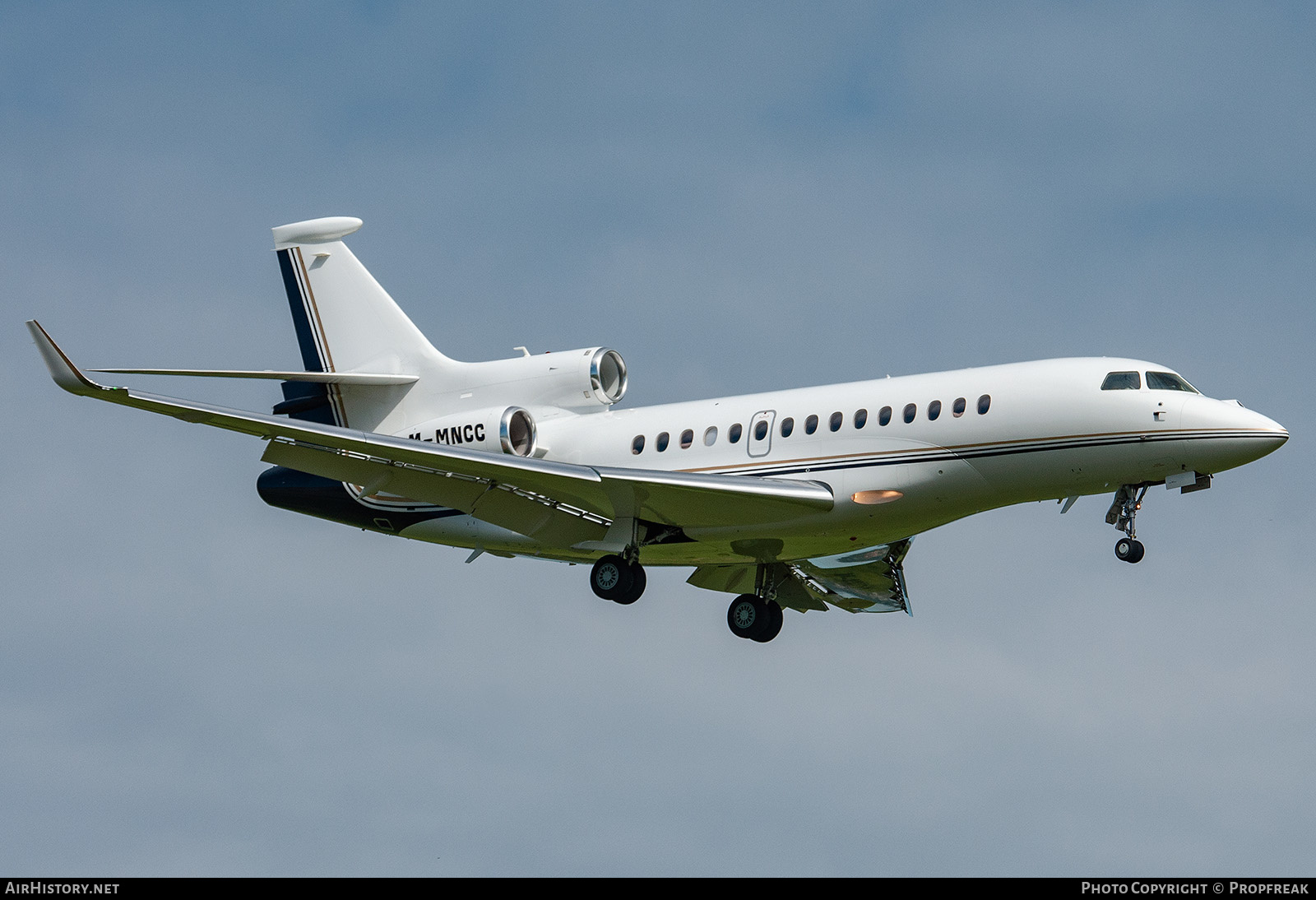 Aircraft Photo of M-MNCC | Dassault Falcon 7X | AirHistory.net #611070