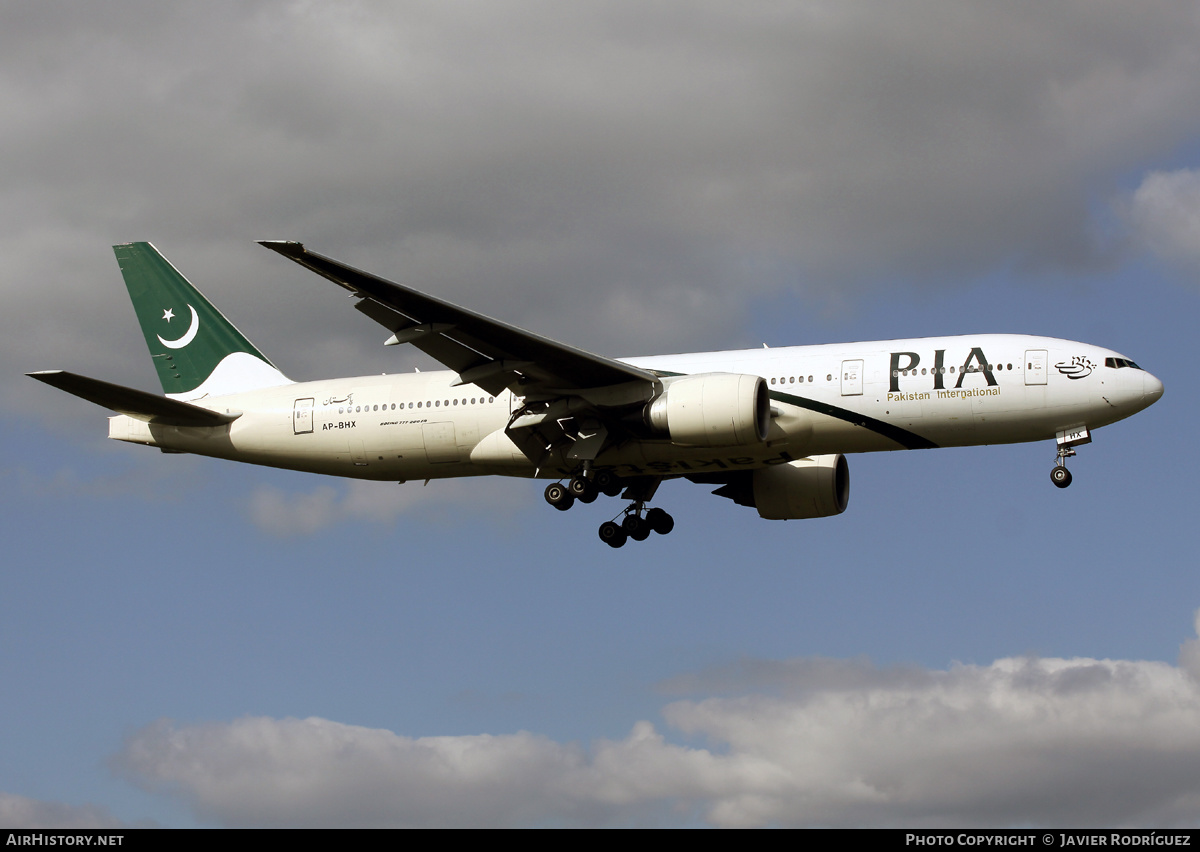 Aircraft Photo of AP-BHX | Boeing 777-240/ER | Pakistan International Airlines - PIA | AirHistory.net #611099
